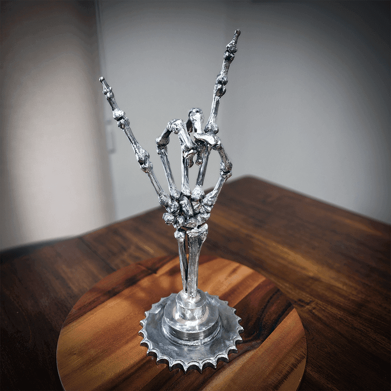 metal horns sculpture